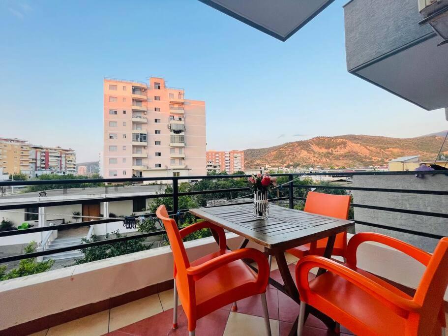 Appartamento Noah 2 Bedrooms Apartment 300 M From Lungomare With Private Parking Vlorë